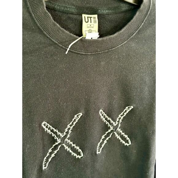 Kaws x Sesame Street Crewneck | Size Medium | Uniqlo UT Graphic Shirt - Picture 4 of 4